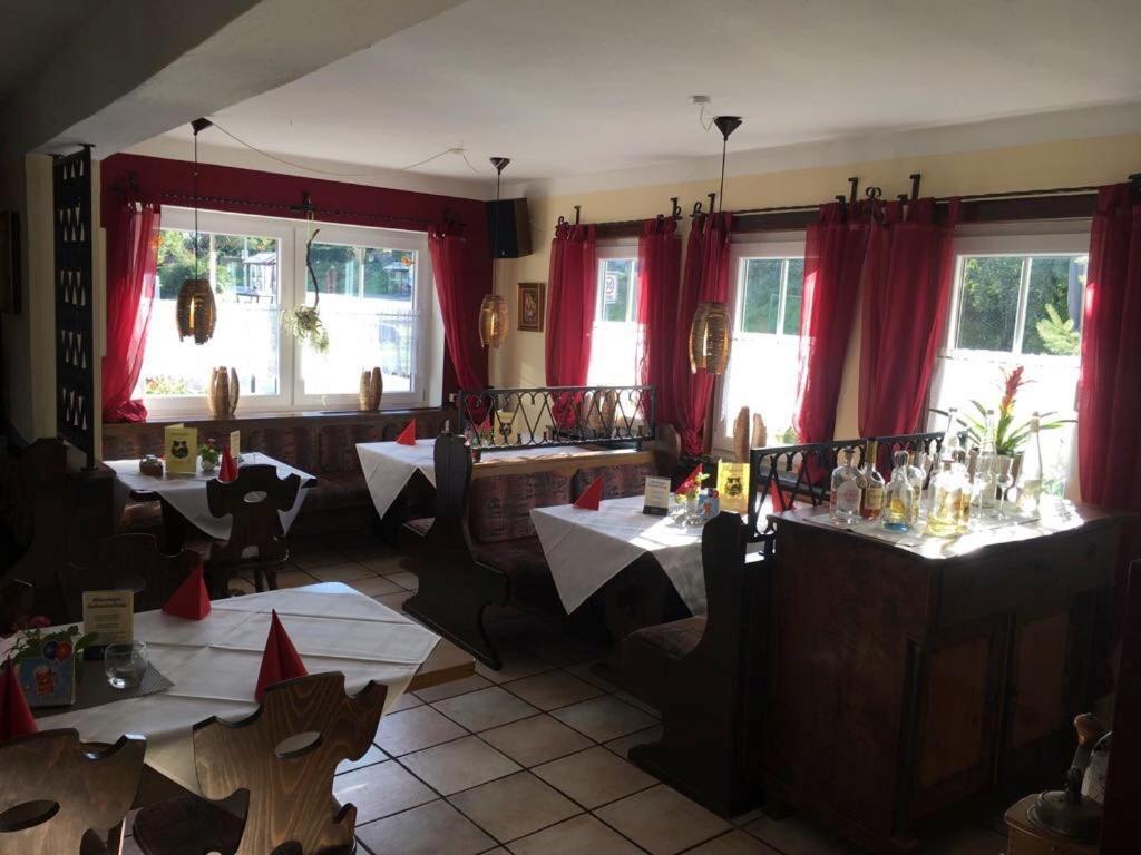 Hotel Zum Weissen Ross à Nidda Extérieur photo
